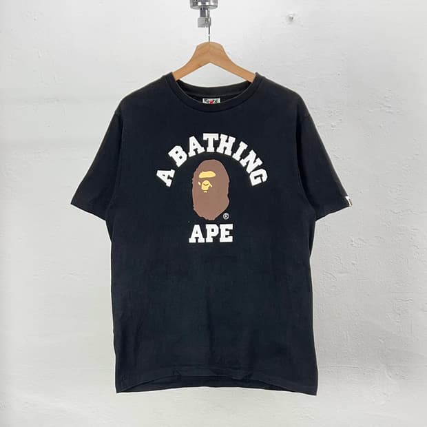 베이프 블랙 컬리지 빅 사루 티셔츠