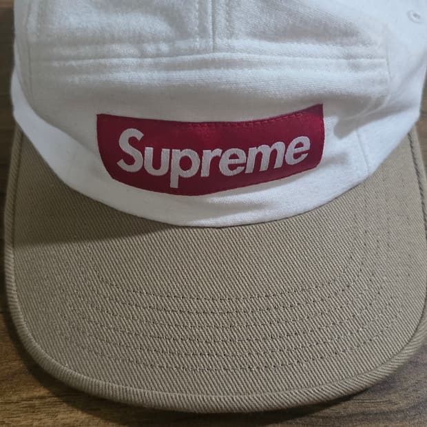 슈프림 투톤 캠프캡 화이트 - 23FW
