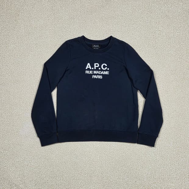 [A.P.C.] 비바 루 마담 파리 로고 맨투맨 | A00333