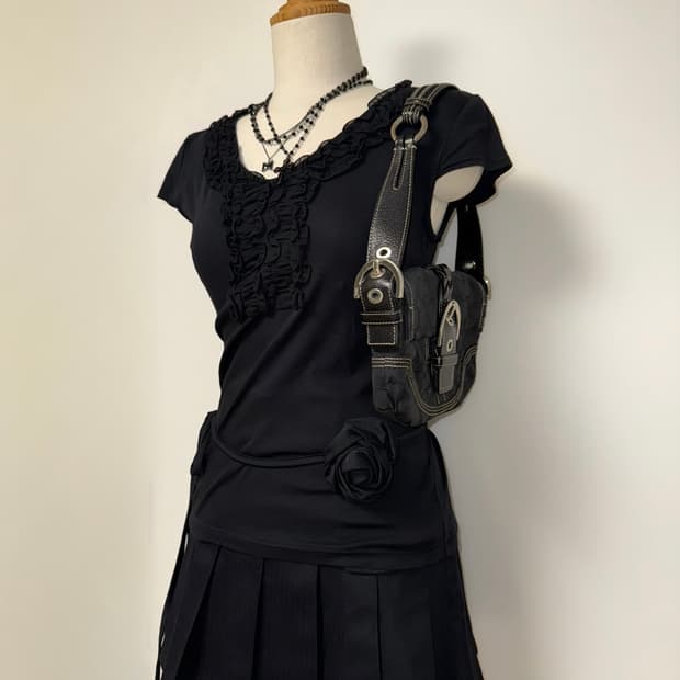 프릴 데일리 고스 블랙 반팔