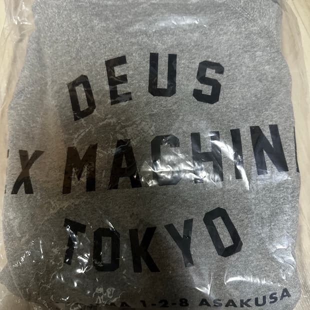 데우스 엑스 마키나 도쿄후드티 미개봉 M