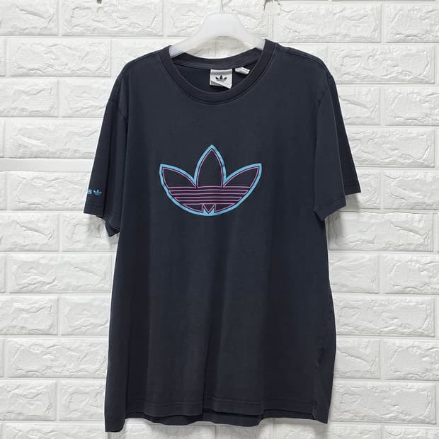 아디다스 로고 반팔티 XL