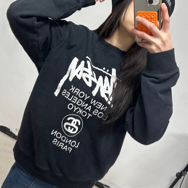 스투시 월드투어 빅로고 크루넥 맨투맨 블랙