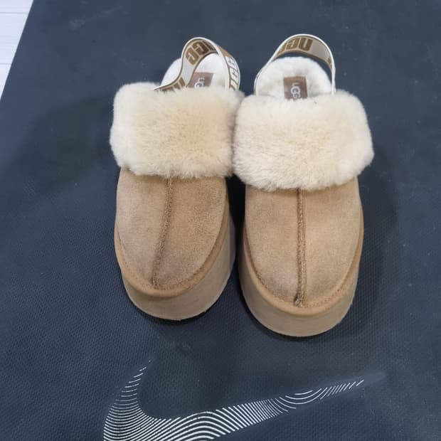 UGG 플랫폼슬리퍼