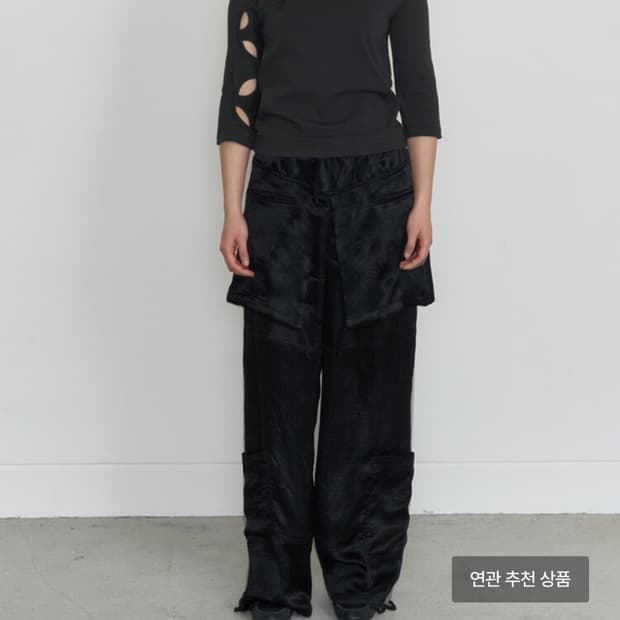오들리워크샵 3-Quarter Cutout Tee, Bustle