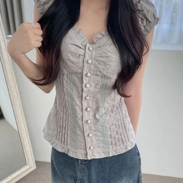새상품) 펀칭 블라우스 셔링 블라우스 반팔 퍼프 레이스 블라우스