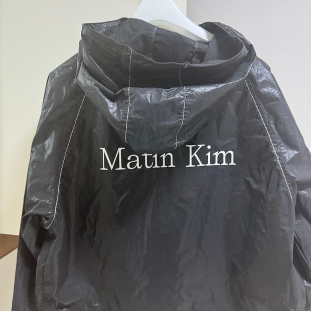 (W) 마뗑킴 마뗑 크롭 후디 코팅 점퍼 블랙