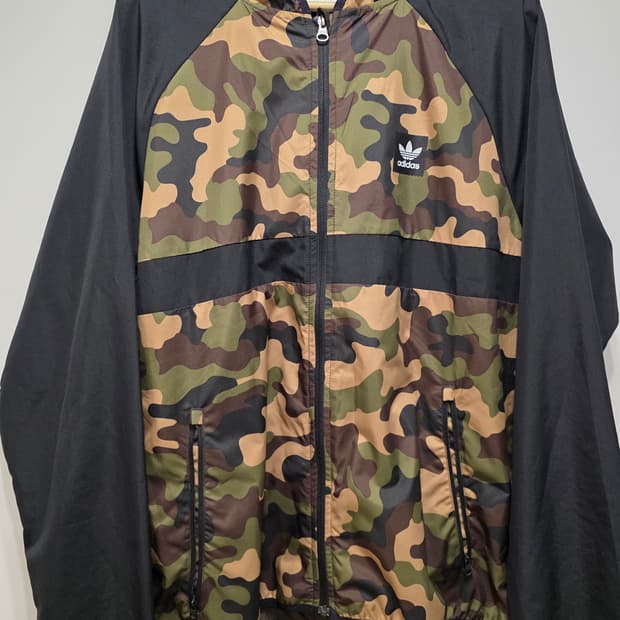 아디다스 카모 자켓 팝니다.