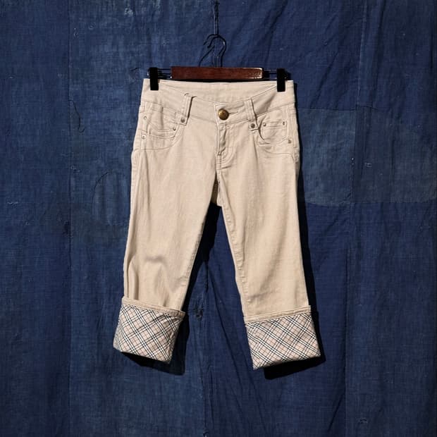 25-26inch ) BURBERRY Checked Capri Pants