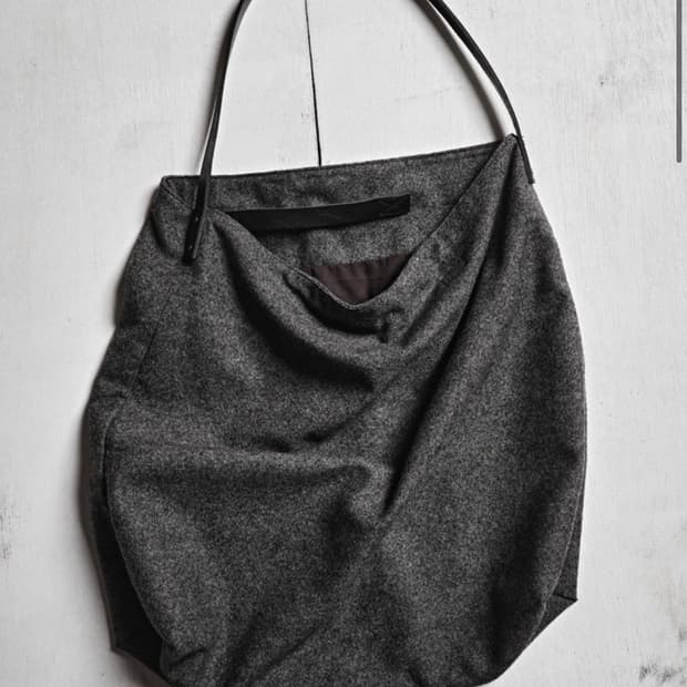 모노프리베 Textured Wool Big Tote Charcoal 