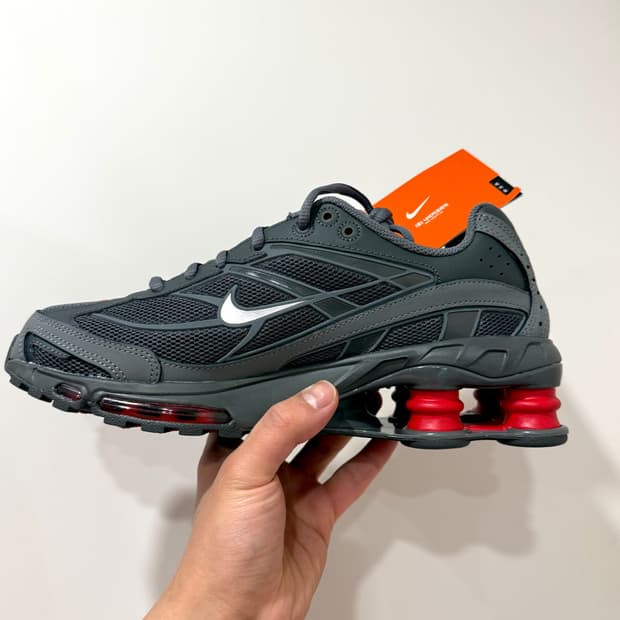 (255/US7.5)(새상품)나이키 샥스 라이드 2 레드 스모크 그레이