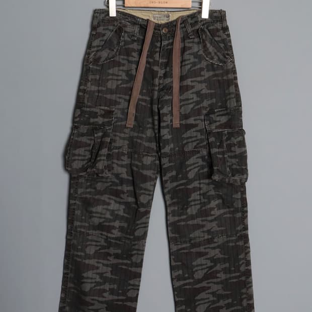 CHEVRE Camo Cargo Pant (31)