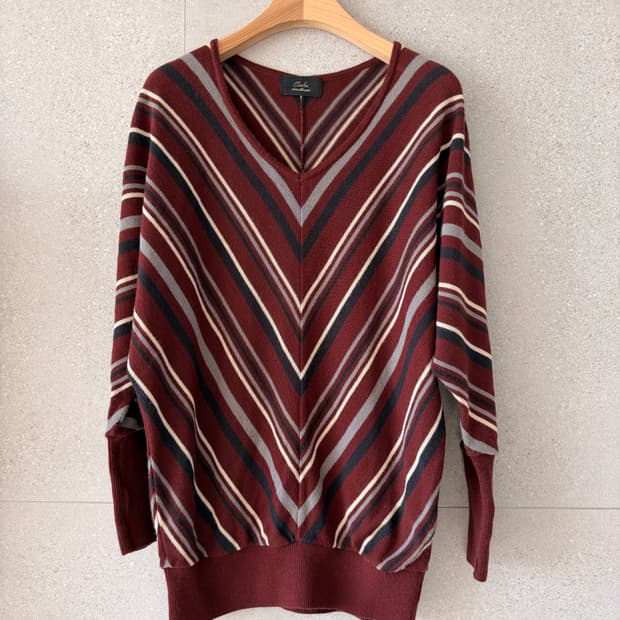 여성 긴팔 니트 가오리핏 브라운 사선 모리룩