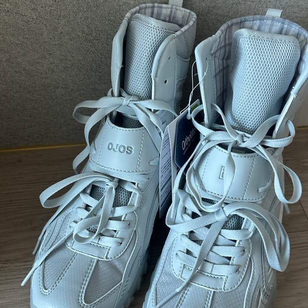 오호스 휠라 에샤페 미드 230