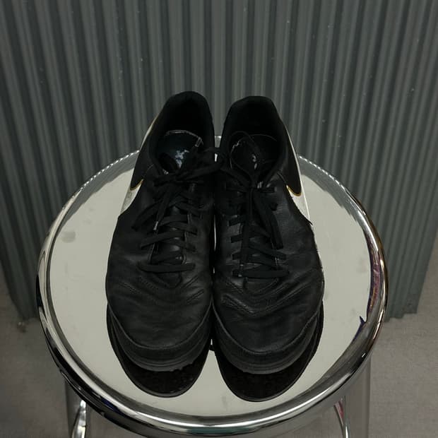 나이키 티엠포 축구화 TF 터프화 블랙골드  265