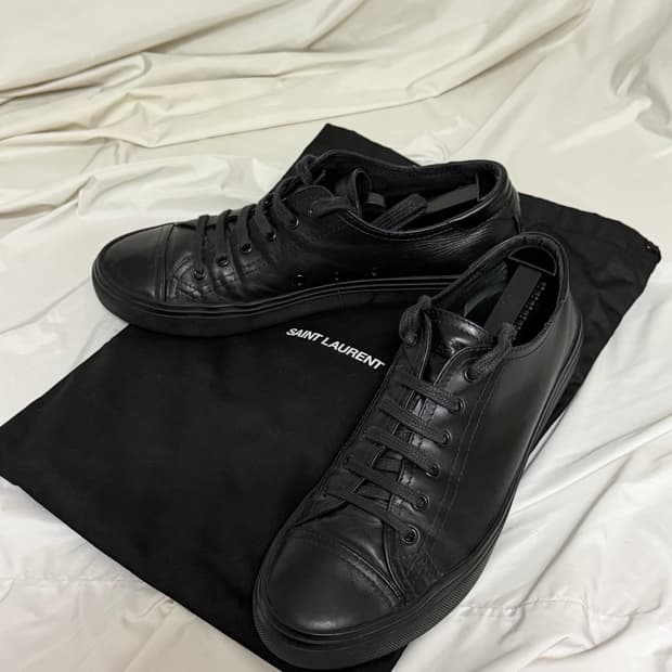 생로랑 블랙 레더 스니커즈