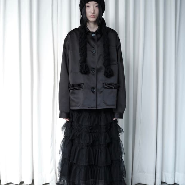 생긴스튜디오 새틴 프렌치 러플 자켓