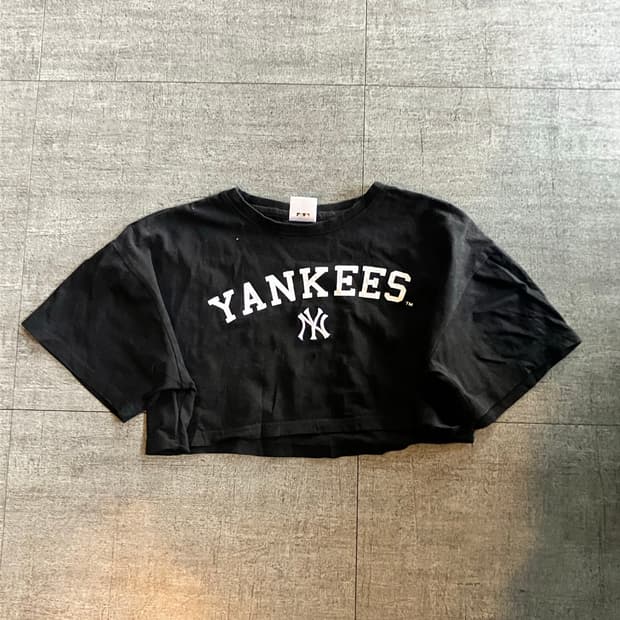 Mlb 엠엘비 핀터깔y2k 양키스 중앙로고 크롭 반팔티셔츠