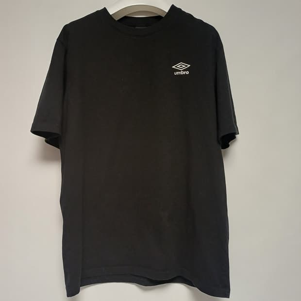 [105/XL] 엄브로 자수 로고 반팔 티셔츠 블랙 (데상트코리아 정품)