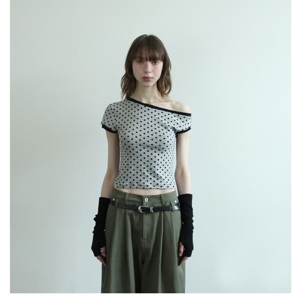 아가모스 DOT UNBALANCE RINGER TOP (GREY)