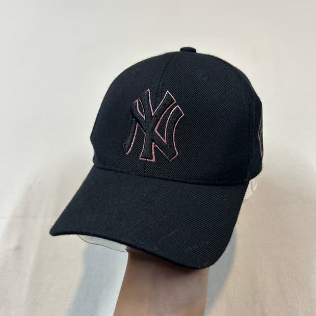 Free) 뉴에라 NY 핑크 자수 볼캡 블랙