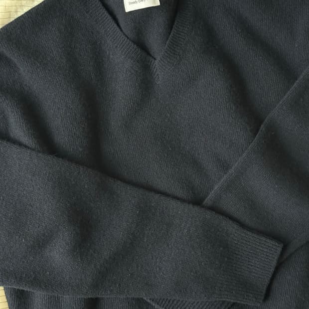 스테디에브리웨어 코지 울 캐시미어 브이넥 니트 다크네이비