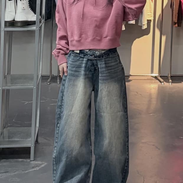 디스이즈네버댓 자수로고 크롭 후드티 A3507