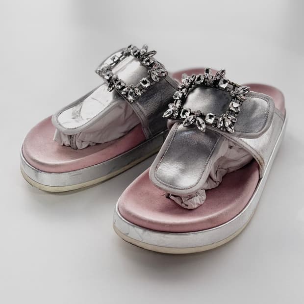 로저비비에 시그니처 플립플랍