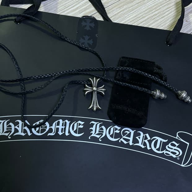 크롬하츠 참 레더 크로스 목걸이