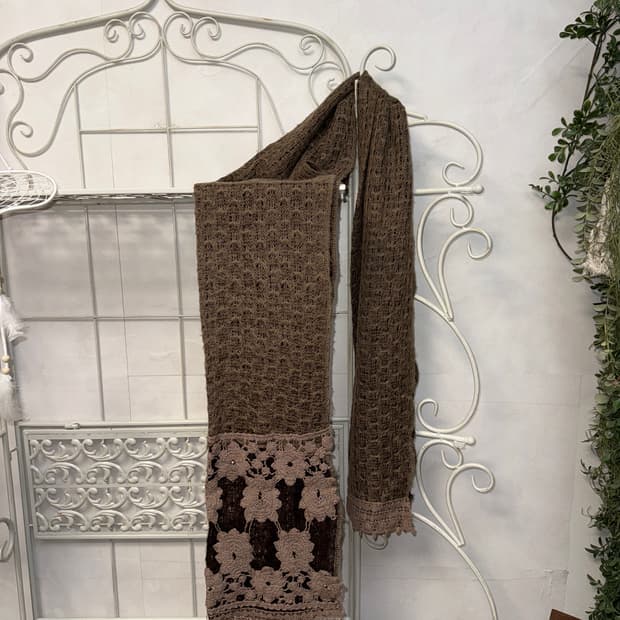 Brown crochet flower detail muffler 