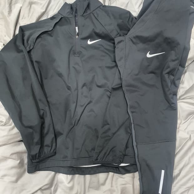 나이키런닝 쉴드 하프집업 런닝타이즈 