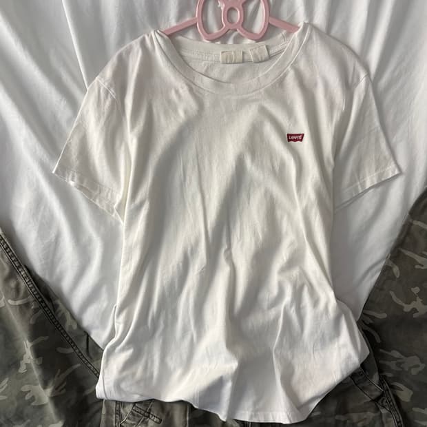 리바이스 화이트 반팔 티셔츠