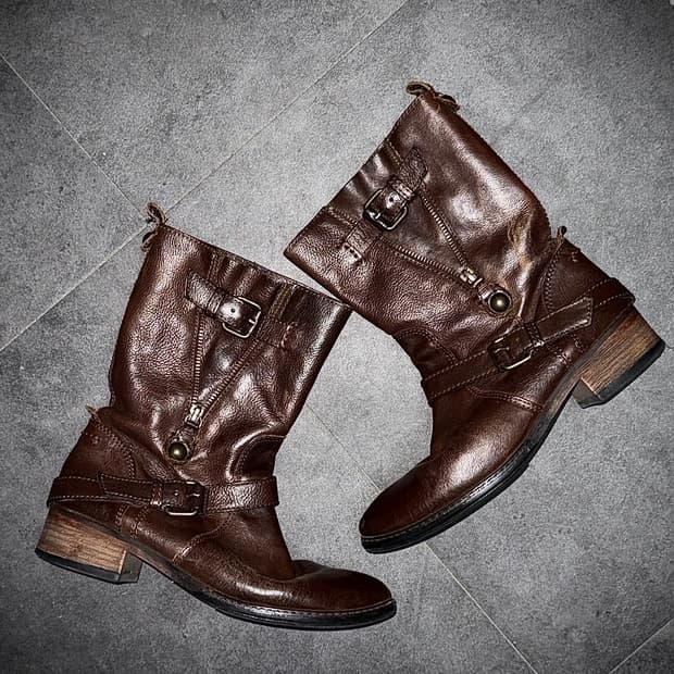 00s brown leather boots