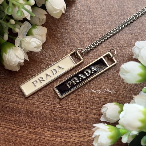 프라다 메탈 후크 실버 목걸이  