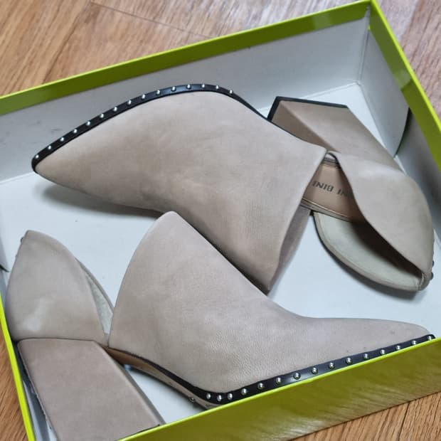 Gianni Bini Suede Western Heel