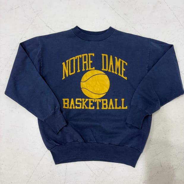 80‘s  vtg Medallion Basketball Sweatshir
