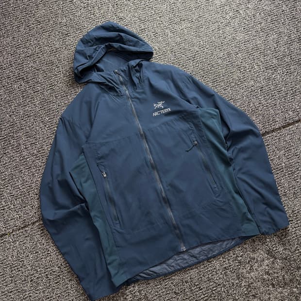 아크테릭스 아톰 SL 네이비 후디 재킷 2811