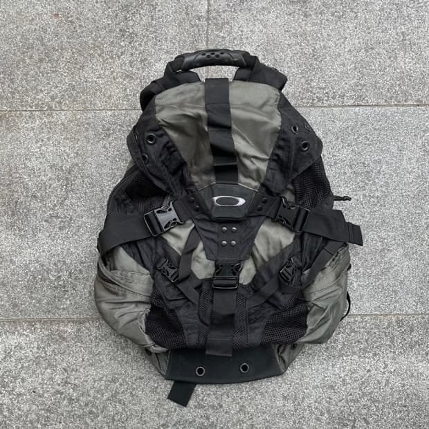 오클리 아이콘1.0 백팩