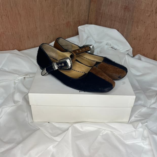 토가 풀라 카우헤어 T-스트랩 메리제인 슈즈