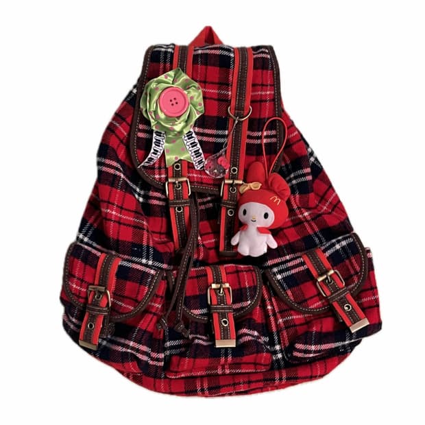 크리스마스 무드의 레드 체크무늬 백팩 🎄