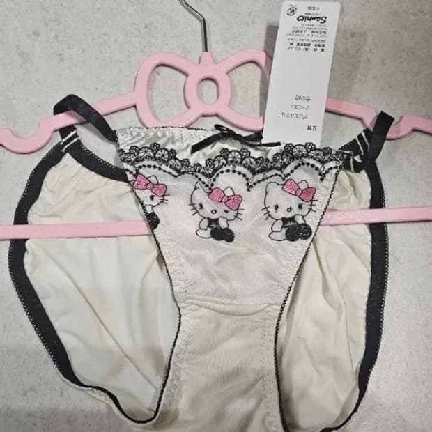 일본)헬로키티 자수 팬티 화이트 핑크포인트 M