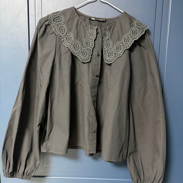 자라 로우클래식차콜 블라우스