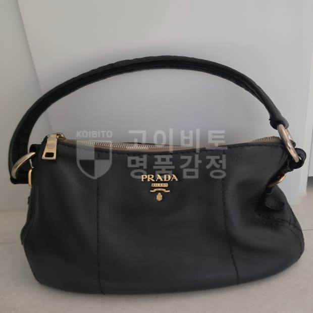 프라다 비텔로 다이노 가죽 숄더백 판매합니다