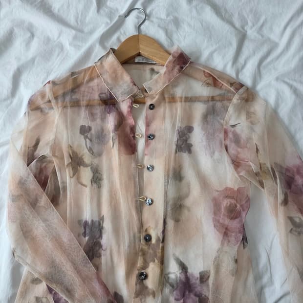 플로럴 시스루 블라우스