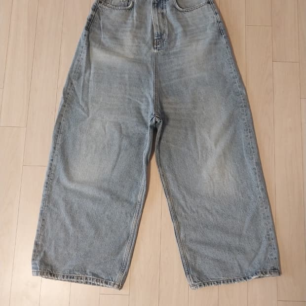 발렌시아가 라지 배기핏 논코티드 데님 팬츠 연청