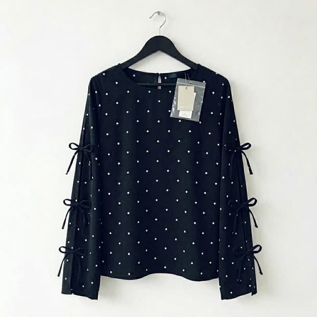 새상품) 검정 도트 리본 블라우스