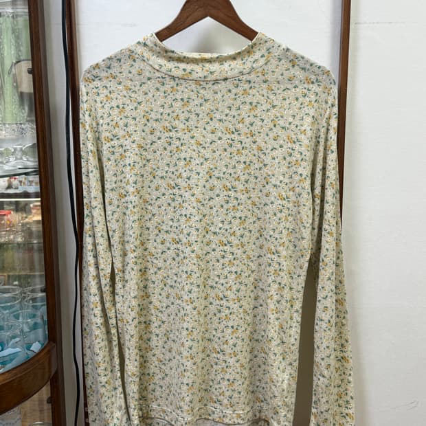 빈티지 플라워 패턴 반목폴라