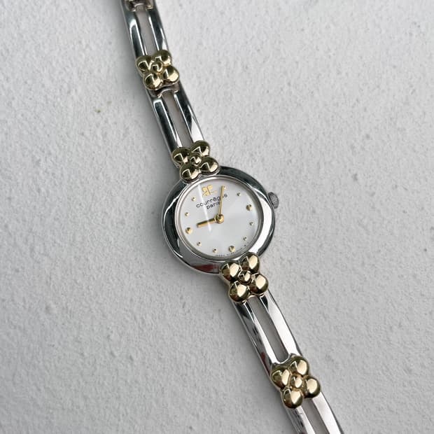 (새상품컨디션)꾸레쥬 플라워시계/꾸레쥬 y2k/뱅글시계/모리걸/갸루