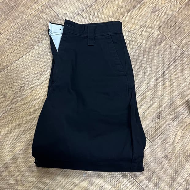 유니유 와에드핏 치노 블랙