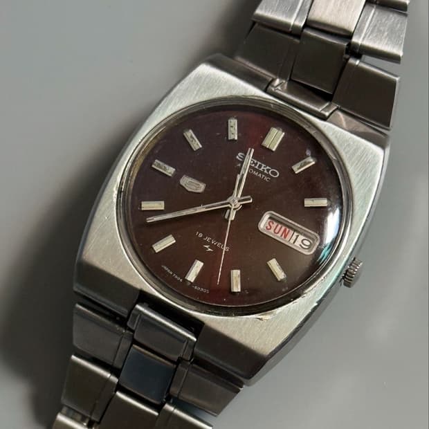 vintage SEIKO 5 Automatic metal watch
